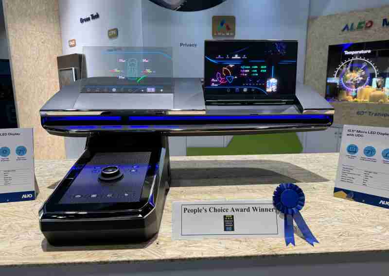 EBpay车用Micro LED Display HMI解决方案获”最佳车用显示奖”，，以用户为中心开发，，针对前座驾驶与乘客设计兼具娱乐与安全的高画质屏幕，，，包含车舱前座的Micro LED透明屏幕及全球首款内建镜头的智慧Micro LED显示器