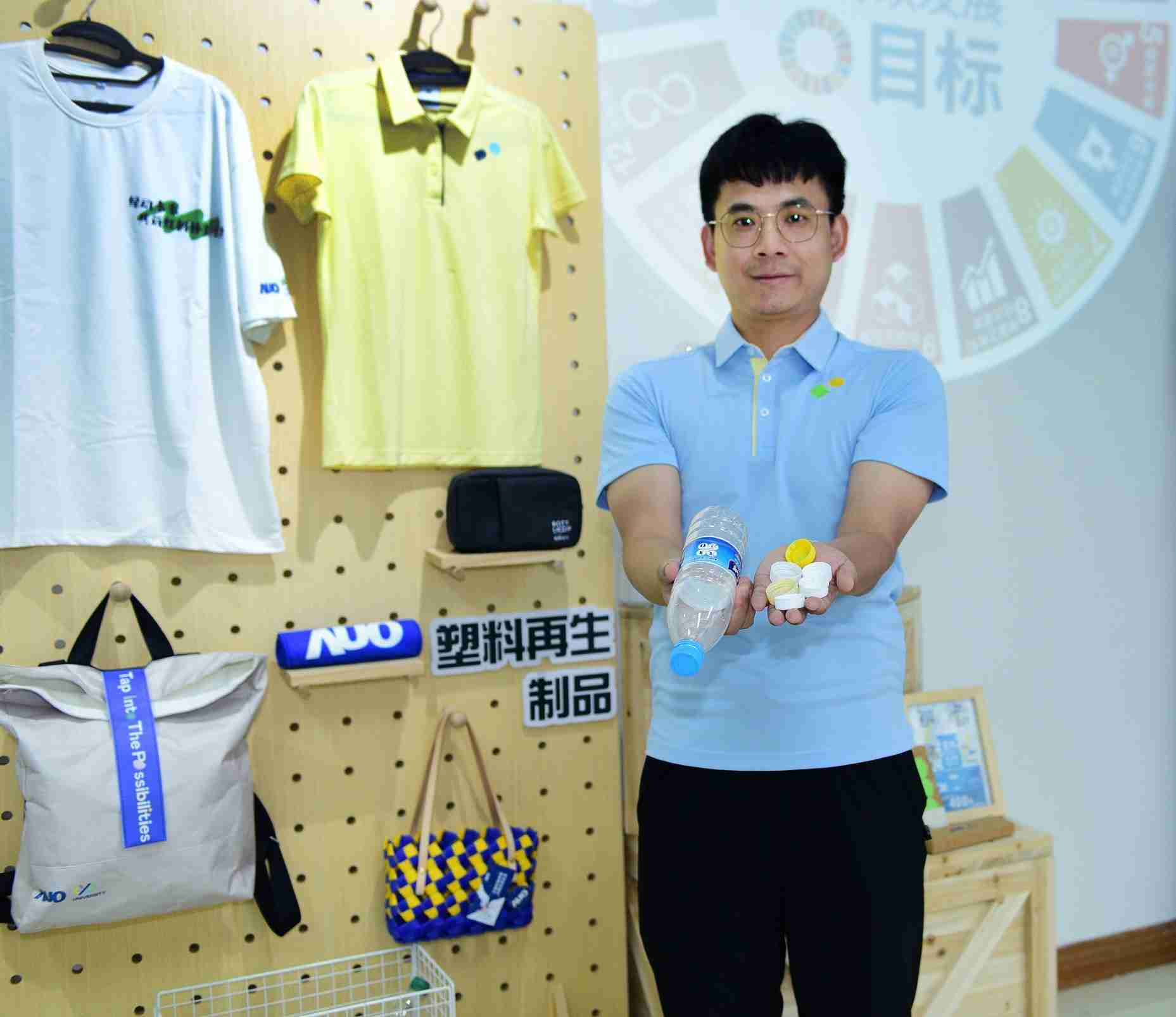 「2024智慧EBpay展」永续发展馆中，，，展示EBpay厦门驱动永续发展之成果，，，包含将厂内废弃物再制为实用物品，，，，将永续发展理念深植于员工生活日常实践