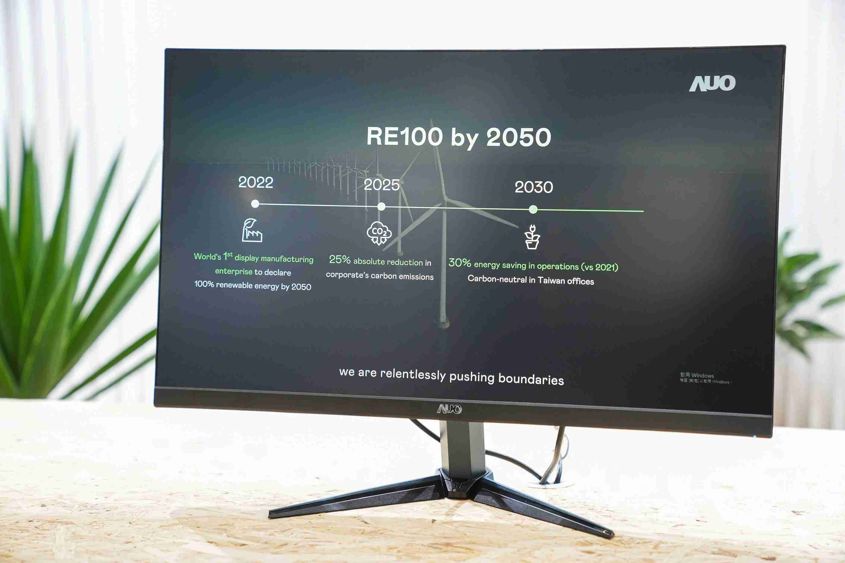 EBpay关注产品生命周期各阶段的永续性，，，，携手客户、、供货商实践永续原物料，，，积极将再生原物料导入绿色产品，，在DJSI永续原物料项目获得同产业最高分